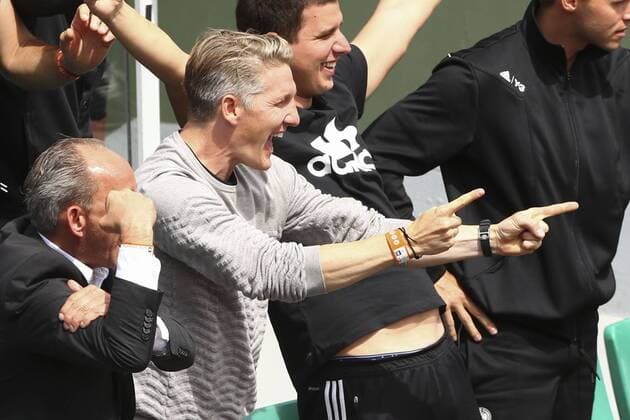 Bastian Schweinsteiger et clan Ana Ivanovic CELEBRITES : Roland Garros J11 - Quart de Finales Femmes - 02 06 2015 GwendolineLeGoff Panoramic 