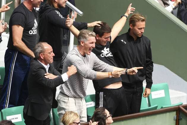Bastian Schweinsteiger et clan Ana Ivanovic CELEBRITES : Roland Garros J11 - Quart de Finales Femmes - 02 06 2015 GwendolineLeGoff Panoramic 