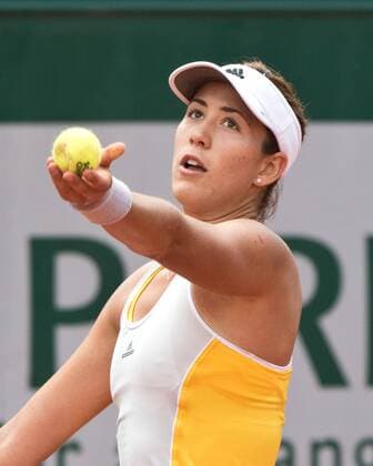 Garbine Muguruza (ESP) Aufschlag,Ballwurf, Tennis - French Open 2015 - Grand Slam ITF ATP Tennis Herren WTA Tennis Damen - Roland Garros - Paris - - France - 2 June 2015. Juergen Hasenkopf