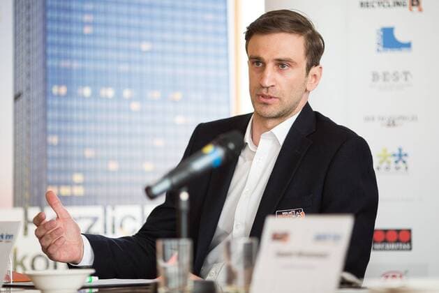 Berlin, Deutschland, 03.06.2015: Volleyball Bundesliga 2014 2015 - BR Volleys Pressekonferenz. Vorstellung neuer Trainer Roberto Serniotti: Sportlicher Leiter Roko Sikiric (BR Volleys)