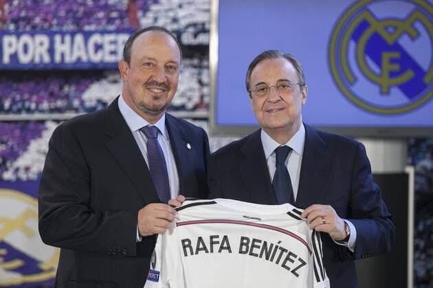 New Real Madrid coach Rafael Benitez (L) and Real Madrid s President Florentino Perez (R) pose for a picture during his official presentation at the Santiago Bernabeu stadium in Madrid, Spain. June 03, 2015.  (2015060300009)