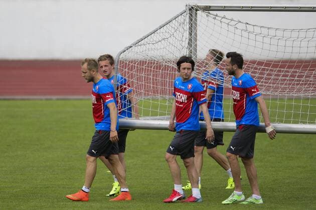Czech national soccer team is seen during an unofficial meeting prior to the qualification match in Iceland for the European Championships, in Prague, Czech Republic, June 3, 2015. Pictured Tomas Rosicky (second from right) and Tomas Sivok (right). (CTKxPhoto MichalxKamaryt) CTKPhotoP201506030771601  kmt 2
