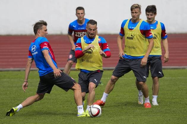 Czech national soccer team is seen during an unofficial meeting prior to the qualification match in Iceland for the European Championships, in Prague, Czech Republic, June 3, 2015. Pictured from left: Borek Dockal and Lukas Vacha. (CTKxPhoto MichalxKamaryt) CTKPhotoP201506030789601  kmt 5