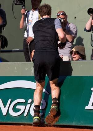 Andy Murray (GBR) läuft in die Seitenbande,Unfall, Tennis - French Open 2015 - Grand Slam ITF ATP Tennis Herren WTA Tennis Damen - Roland Garros - Paris - - France - 3 June 2015. Juergen Hasenkopf