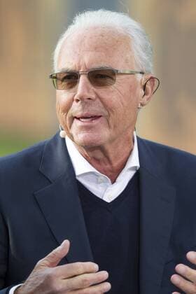 Franz BECKENBAUER als SKY-Fussballexperte. Fussball DFB Pokal, Borussia Dortmund (DO) - VfL Wolfsburg (WOB) 1:3, Finale, Saison 2014 2015, am 30.05.2015 in Berlin O L Y M P I A S T A D I O N Deutschland. Â