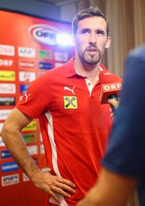 Aktuell Fußball, Nationalteam Österreich, Pressetermin mit ÖFB Spielern ÖFB Nationalteam, team training course STEGERSBACH,AUSTRIA,04.JUN.15 - ÖFB Nationalteam, Oesterreichischer Fussball-Bund, team training course, mixed zone of team AUT. Image shows Christian Fuchs (AUT). Keywords: press conference PK Pressekonferenz GEPAxpictures xCh.xKelemen
