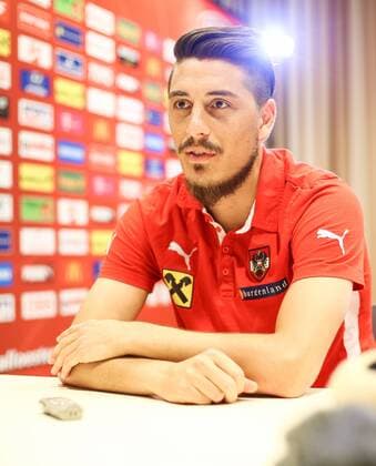 Aktuell Fußball, Nationalteam Österreich, Pressetermin mit ÖFB Spielern ÖFB Nationalteam, team training course STEGERSBACH,AUSTRIA,04.JUN.15 - ÖFB Nationalteam, Oesterreichischer Fussball-Bund, team training course, mixed zone of team AUT. Image shows Yasin Pehlivan (AUT). Keywords: press conference PK Pressekonferenz GEPAxpictures xCh.xKelemen