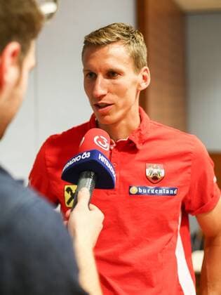 Aktuell Fußball, Nationalteam Österreich, Pressetermin mit ÖFB Spielern ÖFB Nationalteam, team training course STEGERSBACH,AUSTRIA,04.JUN.15 - ÖFB Nationalteam, Oesterreichischer Fussball-Bund, team training course, mixed zone of team AUT. Image shows Florian Klein (AUT). Keywords: press conference PK Pressekonferenz GEPAxpictures xCh.xKelemen