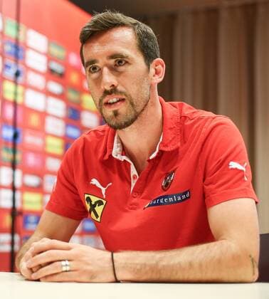 Aktuell Fußball, Nationalteam Österreich, Pressetermin mit ÖFB Spielern ÖFB Nationalteam, team training course STEGERSBACH,AUSTRIA,04.JUN.15 - ÖFB Nationalteam, Oesterreichischer Fussball-Bund, team training course, mixed zone of team AUT. Image shows Christian Fuchs (AUT). Keywords: press conference PK Pressekonferenz GEPAxpictures xCh.xKelemen