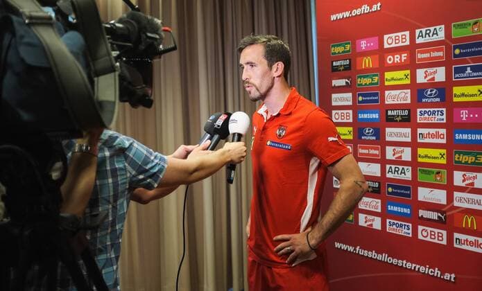 Aktuell Fußball, Nationalteam Österreich, Pressetermin mit ÖFB Spielern ÖFB Nationalteam, team training course STEGERSBACH,AUSTRIA,04.JUN.15 - ÖFB Nationalteam, Oesterreichischer Fussball-Bund, team training course, mixed zone of team AUT. Image shows Christian Fuchs (AUT). Keywords: press conference PK Pressekonferenz GEPAxpictures xCh.xKelemen