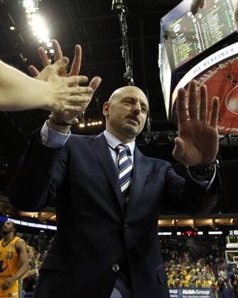 Trainer Sasa Obradovic abklatschen nach Spielende Basketball Play Off BBL Bundesliga Herren Saison 2014 2015 04.06.2015 ALBA Berlin vs. FC Bayern München