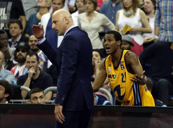 Trainer Sasa Obradovic, Alex Renfroe Aktion Oberkoerper Oberkörper Basketball Play Off BBL Bundesliga Herren Saison 2014 2015 04.06.2015 ALBA Berlin vs. FC Bayern München