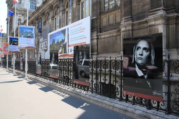 Fotoausstellung mit Bildern von Spielerinnen der französischen Fußball Nationalmannschaft - Hotel de ville de Paris - Louisa Necib - Paris - 05 06 2015 BaptistePerusat Panoramic 