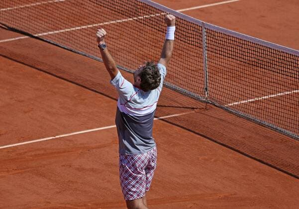 Stan Wawrinka of Switzerland reacts after winning his French Open men s semifinal match against Jo-Wilfried Tsonga of France at Roland Garros in Paris on June 5, 2015. Wawrinka defeated Tsonga 6-3, 6-7 (1), 7-6 (3), 6-4 to advance to the final round.  PAR20150605731 DAVIDxSILPA