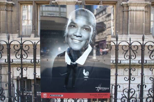 Fotoausstellung mit Bildern von Spielerinnen der französischen Fußball Nationalmannschaft - Wendie Renard - Hotel de ville de Paris - Paris - 05 06 2015 BaptistePerusat Panoramic 