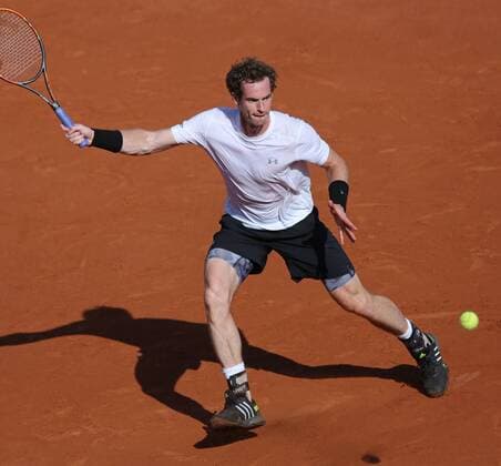 Andy Murray of Great Britain hits a shot during his French Open men s semifinal match against Novak Djokovic of Serbia at Roland Garros in Paris on June 5, 2015.  PAR20150605742 DAVIDxSILPA