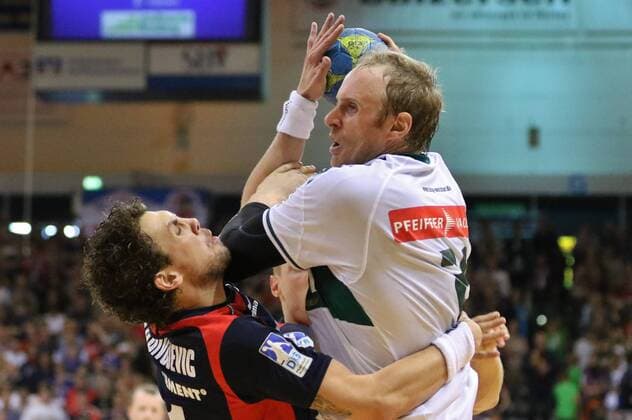 Flensburg, 30. May 2015 Handball, Saison 2014 2015, Bundesliga, 33. Spieltag, SG Flensburg-Handewitt - HSG Wetzlar: Bogdan Radivojevic (SG Flensburg-Handewitt, 41), Florian Laudt (HSG Wetzlar, 21)