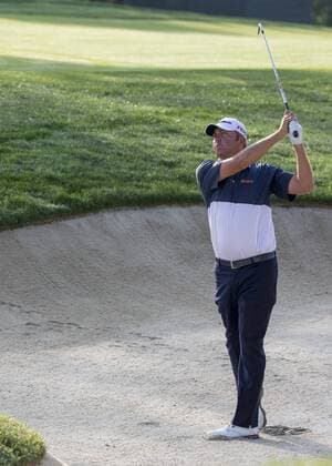 June 05 2015: Bo Van Pelt playing out of the bunker on hole 10 during the second round of the Memorial Tournament held at the Muirfield Village Golf Club in Dublin, Ohio. GOLF: JUN 05 PGA Golf Herren - the Memorial Tournament - Second Round Icon150605003 EDITORIAL USE ONLY