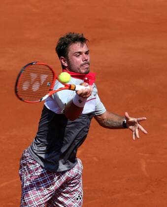 Stan Wawrinka of Switzerland hits a return during the men s singles semifinal against Jo-Wilfried Tsonga of France at 2015 French Open tennis tournament at Roland Garros in Paris June 5, 2015. Wawrinka won 3-1 and advanced to the final. ) (SP)FRANCE-PARIS-TENNIS-FRENCH OPEN HanxYan 