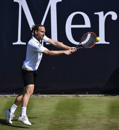 Aktion Peter Gojowczyk (GER) Aufschlag Qualifikation 06.06.2015 Tennis Mercedes-Cup Stuttgart Weißenhof TC Weissenhof Mercedescup Mercedes Cup 06.06..-14.06.2015 Mercedes-Cup Stuttgart Weißenhof 2015