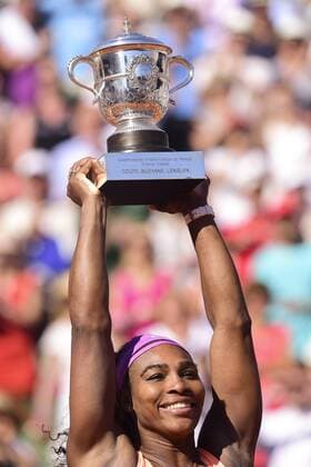 Serena Williams (usa) mit der Trophäe TENNIS, French Open 2015, Roland Garros, Finale der Damen, Paris Frankreich - 06 06 2015 