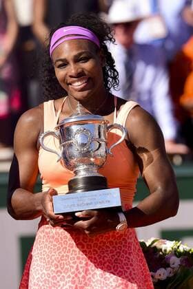 Serena Williams (usa) mit der Trophäe TENNIS, French Open 2015, Roland Garros, Finale der Damen, Paris Frankreich - 06 06 2015 