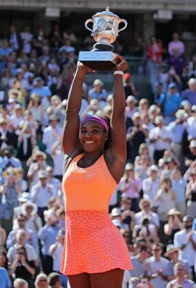 American Serena Williams holds the championship trophy after winning her French Open women s final match against Lucie Safarova of the Czech Republic at Roland Garros in Paris on June 6, 2015. Williams defeated Safarova 6-3, 6-7 (2), 6-2 to win her third French Open title.  PAR20150606732 DAVIDxSILPA