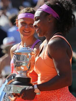 Lucie Safarova (L) of the Czech Republic and American Serena Williams hold their trophies after their French Open women s final match at Roland Garros in Paris on June 6, 2015. Williams defeated Safarova 6-3, 6-7 (2), 6-2 to win her third French Open title.  PAR20150606736 DAVIDxSILPA