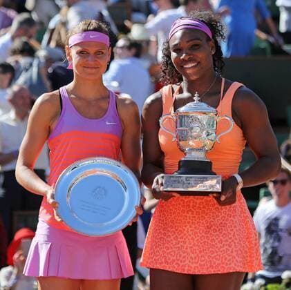 Lucie Safarova (L) of the Czech Republic and American Serena Williams hold their trophies after their French Open women s final match at Roland Garros in Paris on June 6, 2015. Williams defeated Safarova 6-3, 6-7 (2), 6-2 to win her third French Open title.  PAR20150606737 DAVIDxSILPA