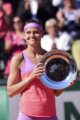 Lucie Safarova (cze) avec son trophee de seconde TENNIS, French Open 2015, Roland Garros, Finale der Damen, Paris Frankreich - 06 06 2015 