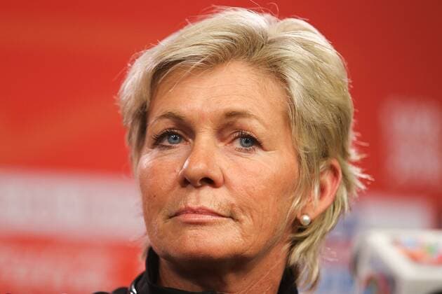 Silvia Neid (Trainerin, Coach, Deutschland), nachdenklich, enttäuscht schauend, Enttäuschung, Frustration, disappointed, pessimistisch, Fussball, FIFA Frauen-WM 2015, Pressekonferenz vor dem Spiel gegen die Elfenbeinküste, xozx
