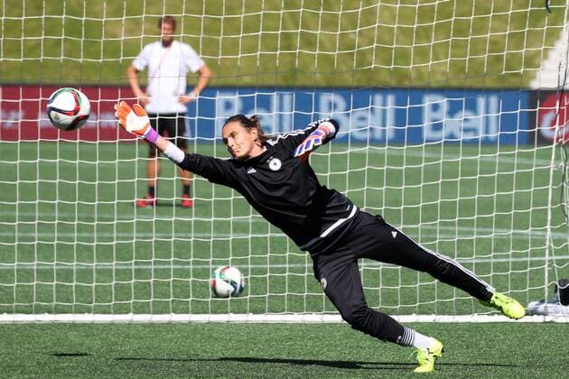 Nadine Angerer (Torwart, Deutschland) muss einen Schuss passieren lassen, Fussball, FIFA Frauen-WM 2015, Training, xozx