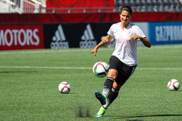 Die leicht verletzte Dzsenifer Marozsan (Deutschland) konnte am Abschlusstraining teilnehmen, Freisteller, Einzelbild, Aktion, Action, Fussball, FIFA Frauen-WM 2015, Training, xozx