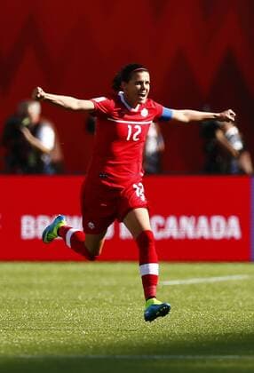 Canada s Christine Sinclair celebrates after scoring a penalty kick during the opening match between China and Canada at the 2015 FIFA Women s World Cup finals in the Commonwealth Stadium in Edmonton, Canada, on June 6, 2015. China lost 0-1. ) (SP)CANADA-EDMONTON-FIFA WOMEN S WORLD CUP-GROUP A-CHN VS CAN DingxXu 