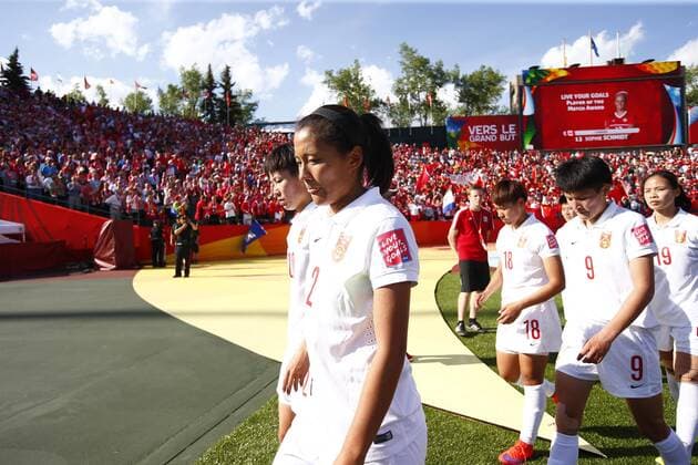 Players of China leaves the field after the opening match between China and Canada at the 2015 FIFA Women s World Cup finals in the Commonwealth Stadium in Edmonton, Canada, on June 6, 2015. China lost 0-1. ) (SP)CANADA-EDMONTON-FIFA WOMEN S WORLD CUP-GROUP A-CHN VS CAN DingxXu 