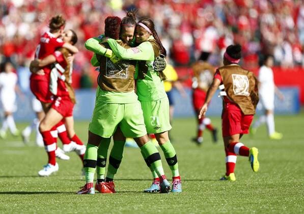 Players of Canada celebrate after winning the opening match with China at the 2015 FIFA Women s World Cup finals in the Commonwealth Stadium in Edmonton, Canada, on June 6, 2015. China lost 0-1. ) (SP)CANADA-EDMONTON-FIFA WOMEN S WORLD CUP-GROUP A-CHN VS CAN DingxXu 