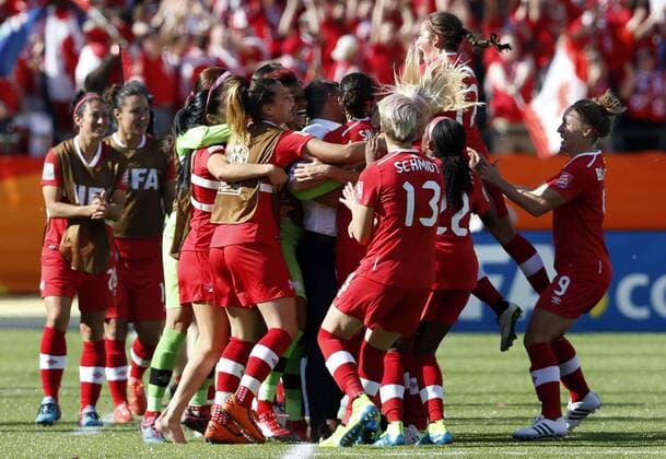 Players of Canada celebrate scoring during a Group A match between China and Canada at the 2015 FIFA Women s World Cup finals in the Commonwealth Stadium in Edmonton, Canada, June 6, 2015. China lost 0-1. ) (SP)CANADA-EDMONTON-FIFA WOMEN S WORLD CUP-GROUP A-CHN VS CAN WangxLili 