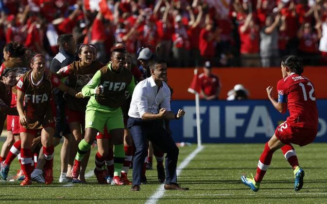 Canada s Christine Sinclair (1st R) celebrates scoring with head coach Jone Herdman (2nd R) during a Group A match between China and Canada at the 2015 FIFA Women s World Cup finals in the Commonwealth Stadium in Edmonton, Canada, June 6, 2015. China lost 0-1. ) (SP)CANADA-EDMONTON-FIFA WOMEN S WORLD CUP-GROUP A-CHN VS CAN WangxLili 