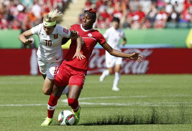China s Li Ying(L) vies with Canada s Kadeisha Buchanan during a Group A match between China and Canada at the 2015 FIFA Women s World Cup finals in the Commonwealth Stadium in Edmonton, Canada, June 6, 2015. China lost 0-1. ) (SP)CANADA-EDMONTON-FIFA WOMEN S WORLD CUP-GROUP A-CHN VS CAN WangxLili 