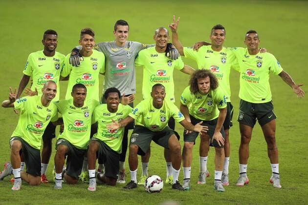 Aktuell Fußball, Training Nationalteam Brasilien Players of Brazil s national soccer team pose during training session in Sao Paulo, Brazil, on June 6, 2015. Brazil will face Mexico in a friendly match on Sunday, before their participation in the Copa America 2015 finals, to be held in Chile from June 11 to July 4. Rahel Patrasso) (da) (SP)BRAZIL-SAO PAULO-SOCCER-TRAINING e RahelxPatrasso 