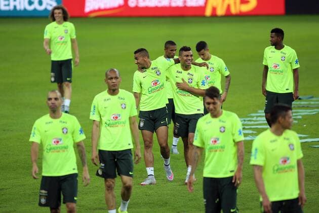 Aktuell Fußball, Training Nationalteam Brasilien Players of Brazil s national soccer team take part in a training session in Sao Paulo, Brazil, on June 6, 2015. Brazil will face Mexico in a friendly match on Sunday, before their participation in the Copa America 2015 finals, to be held in Chile from June 11 to July 4. Rahel Patrasso) (da) (SP)BRAZIL-SAO PAULO-SOCCER-TRAINING e RahelxPatrasso 