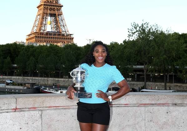 Serena Williams of the United States poses with the trophy in front of the Eiffel Tower after beating Lucie Safarova of the Czech Republic in the women s singles final at the 2015 French Open tennis tournament, in Paris June 6, 2015. Serena Williams on Saturday claimed the third French Open champion and also the 20th Grand Slam title after winning the final 2-1. ) (SP)FRANCE-PARIS-TENNIS-SERENA WILLIAMS HanxYan 