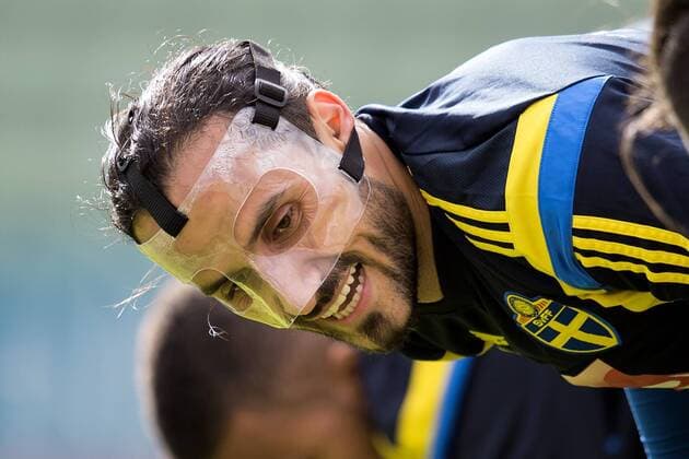 June 6, 2015 - Oslo - 150606 Erkan Zengin mit Gesichtsmaske - Training SWE, 6 juni 2015 Oslo.. BILDBYRAN kod DS 58538 News - June 6, 2015  - ZUMAb138
