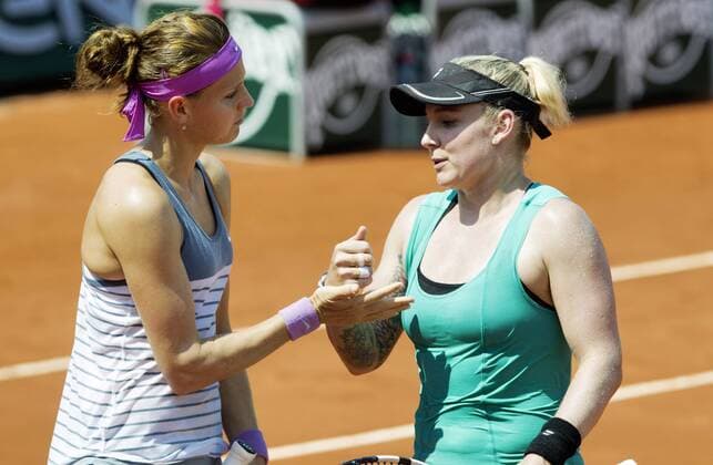 TENNIS - WTA Tennis Damen French Open 2015 PARIS,FRANCE,07.JUN.15 - TENNIS - WTA Tour, Grand Slam, Roland Garros, French Open, doubles, final. Image shows the rejoicing of Lucie Safarova (CZE) and Bethanie Mattek-Sands (USA). GEPAxpictures xMatthiasxHauer