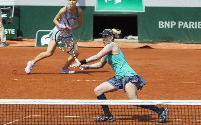 TENNIS - WTA Tennis Damen French Open 2015 PARIS,FRANCE,07.JUN.15 - TENNIS - WTA Tour, Grand Slam, Roland Garros, French Open, doubles, final. Image shows Lucie Safarova (CZE) and Bethanie Mattek-Sands (USA). GEPAxpictures xMatthiasxHauer