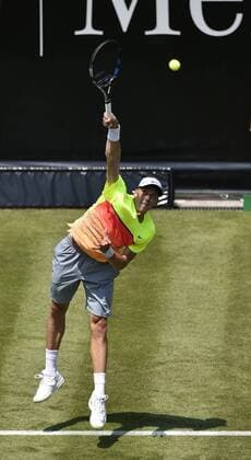 Jan Choinski (GER) Aktion Aufschlag Qualifikation 07.06.2015 Tennis Mercedes-Cup Stuttgart Weißenhof TC Weissenhof Mercedescup Mercedes Cup 06.06..-14.06.2015 Mercedes-Cup Stuttgart Weißenhof 2015