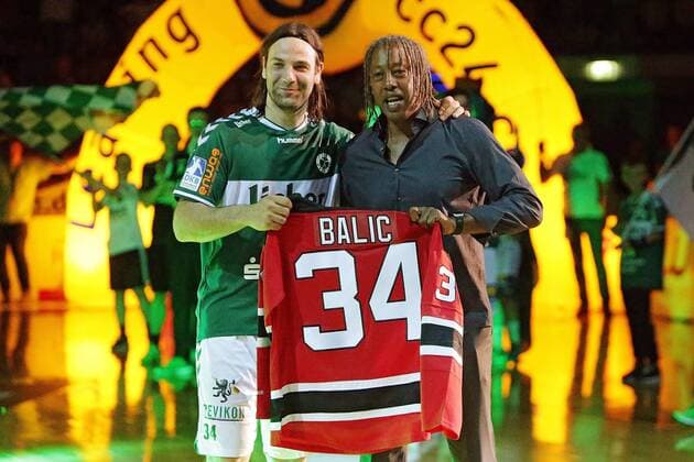 05.06.2015, xovx, Handball HBL, HSG Wetzlar - FA Goeppingen, v.l. Welthandballer Ivano Balic (HSG Wetzlar) beendet seine Karriere und feiert mit Ueberraschungsgast Jackson Richardson, Balics grossem Idol, Freisteller.
