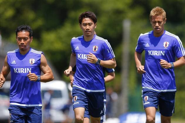 (L-R) Shinji Kagawa, Keisuke Honda (JPN), MAY 7, 2015 - Football Soccer : Japan national team Nationalteam Official Training Session in Akitsu Soccer Stadium, Chiba, Japan. NOxTHIRDxPARTYxSALES.  (qdwa040770)
