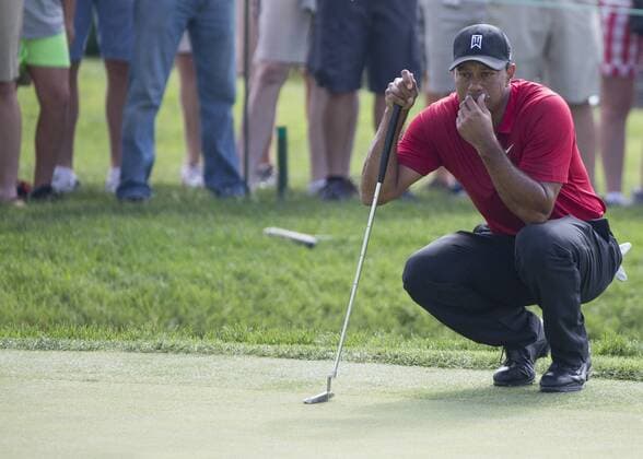 June 07 2015: Tiger Woods lining up a put during the final round of the Memorial Tournament held at the Muirfield Village Golf Club in Dublin, Ohio. GOLF: JUN 07 PGA Golf Herren - the Memorial Tournament - Final Round Icon150607009 EDITORIAL USE ONLY