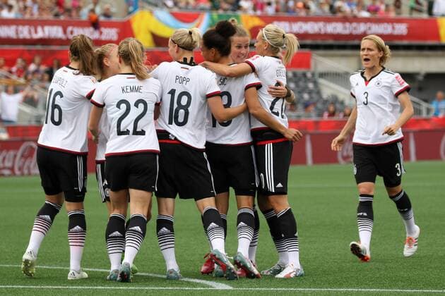 Deutschland (Germany) jubelt über das 1:0, Jubel, Torjubel, Torerfolg, celebrate the goal, goal, celebration, Jubel ueber das Tor, optimistisch, Action, Aktion, Fussball, FIFA Frauen-WM 2015, Deutschland - Elfenbeinküste, xozx